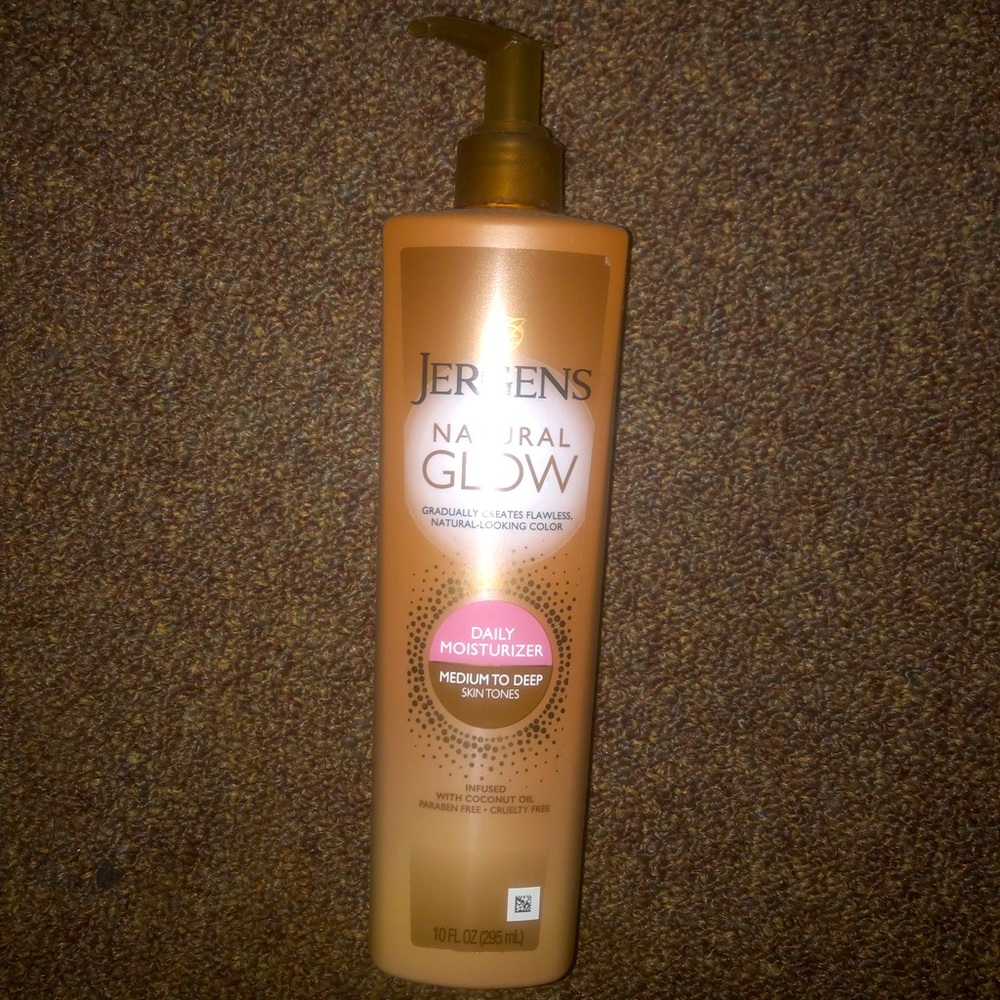 Jergens Glow Lotion. For Medium skin tone.